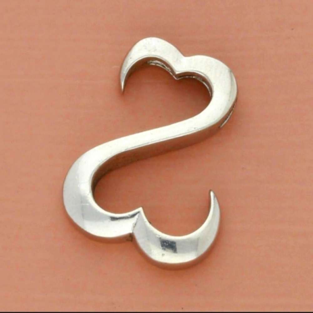 Kays open heart pedent in great shape only wore a couple times